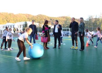 Отворен реконструисани спортски терен у Угљевику