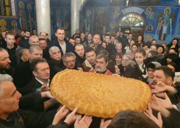 БОЖИЋНО ЈУТРО У УГЉЕВИКУ: Литургија и причест за најрадоснији хришћански празник