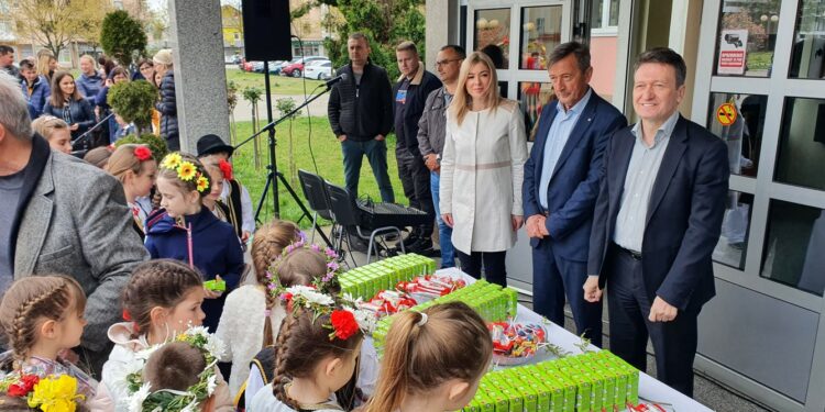 ЧУВАРИ ТРАДИЦИЈЕ ИГРОМ И ПЈЕСМОМ ПРОСЛАВИЛИ ЛАЗАРЕВУ СУБОТУ