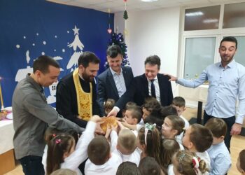 „СЛАВЕ ОД МАЛИХ НОГУ“ Малишани Дјечијег вртића „Душко Радовић“ из Угљевика прославили крсну славу Никољдан