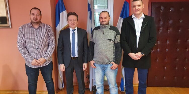 Хуманиста из Богутовог Села на пријему код начелника Угљевика Перића