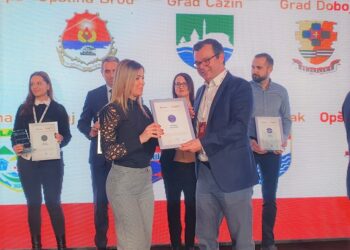 Признање општини Угљевик за успјешно реализоване пројекте младих