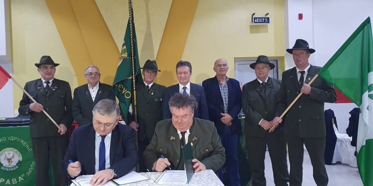 Побратимила се Ловачка удружења из Угљевика и Кидричева