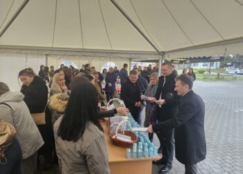 “Заједно за Петра Танацковића” Хуманитарни базар у Угљевику за суграђанина