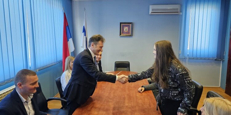 “Истичемо најбоље” Катарина Пајић из Угљевика најбоља на такмичењу рецитатора поезије на руском језику у Београду