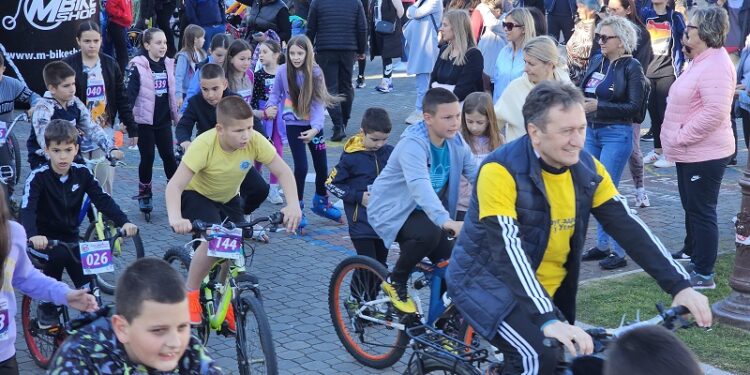 “Физичка активност најважнија“ Спортска манифестација  “Круг здравља” у Угљевику окупила велики број дјеце и одраслих