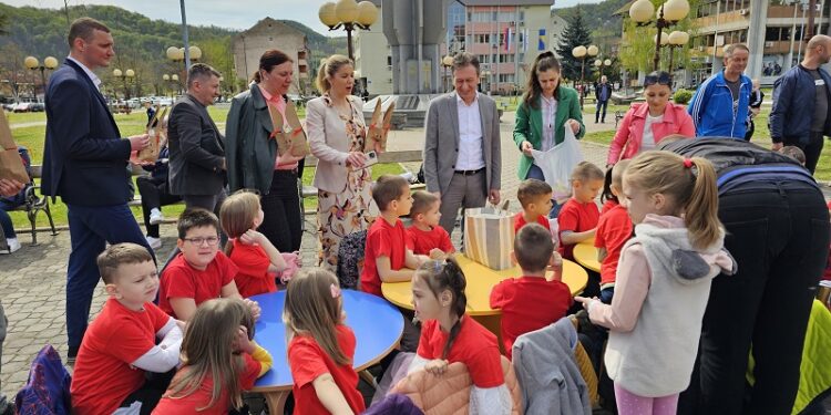 Васкршња радионица у Угљевику за малишане: Радовање од срца