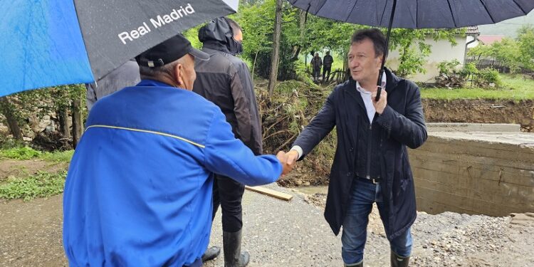 Обилне падавине нанијеле велике штете у Доњој и Горњој Крћини: Начелник Угљевика посјетио оштећена подручја