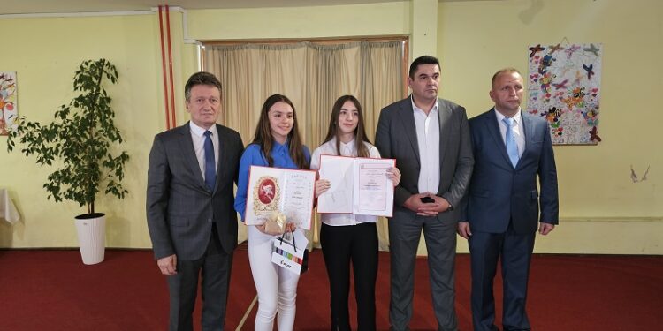 Угљевичка Основна школа обиљежила „Дан ученичког стваралаштва“: Најбољима уручене награде