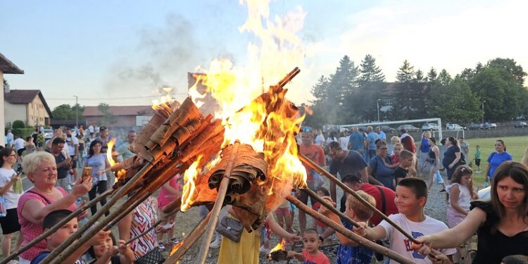 „Лилијада“ у Доњој Трнови окулила 163 малишана: Сабор лијепог обичаја