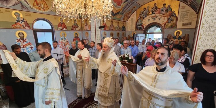 Епископ Фотије позвао Србе и све људе добре воље да раде на очувају Републике Српске: За одбрану Српске живот је дало скоро 30.000 Срба