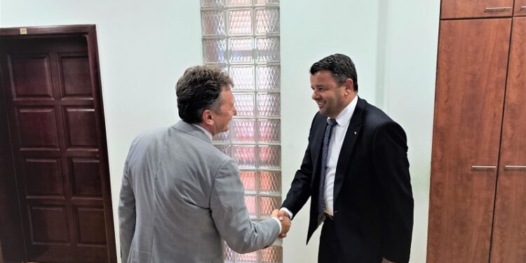“Свим људима бољи живот” Начелник Угљевика Перић састао се са министром за људска права и избјеглице БиХ Хуртићем