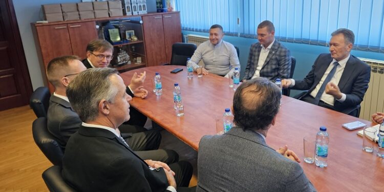 „Концерт као поклон Угљевику“ На пријему код начелника Перића ораганизатори 76 Свјетског купа хармонике