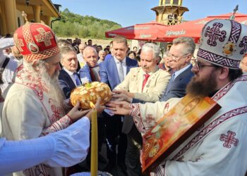 Епископ Фотије у угљевичком манастиру: Светиње обједињују људе