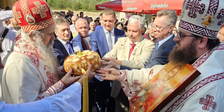 Епископ Фотије у угљевичком манастиру: Светиње обједињују људе