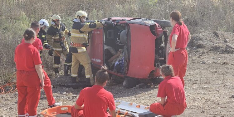 Ватрогасци из седамнаест општина Српске одржали тактично показну вјежбу “Угљевик 2023”: Спашавају људе и имовину