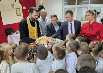 НАЈМЛАЂИ И НАЈБОЉИ ДОМАЋИНИ: Дјечији вртић “Душко Радовић” из Угљевика прославио Никољдан