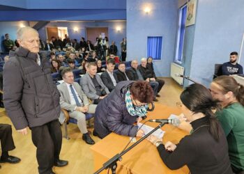 ДАР ЗА БОЖИЋ: У Угљевику подијељено по 150 КМ за 247 породица из борачке популације