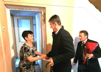 Осмомартовски дар мајкама погинулих бораца из Угљевика: СЛОБОДИ СВЕ ДАЛЕ!