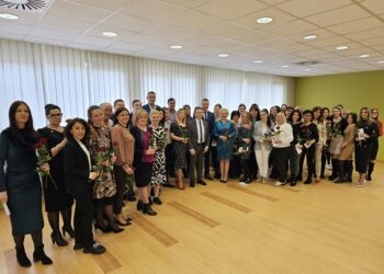 “Жене су драгоцјено и знање и ум” Осмомартовске честитке руководства општине Угљевик