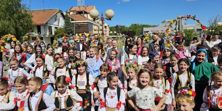 УГЉЕВИК ПРОСЛАВИО ВРБИЦУ: Лазарице призвале напредак, плодност и благостање