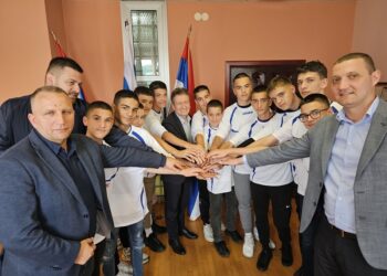 Начелник Перић даровао мале фудбалере-ШАМПИОНЕ РЕГИЈЕ: “ЈУРИШ” НА ВРХ РЕПУБЛИКЕ СРПСКЕ