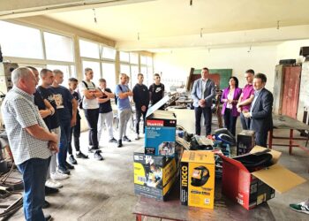 Општина Угљевик и УНДП помажу школство: ОПРЕМА ЗА ПРАКСУ