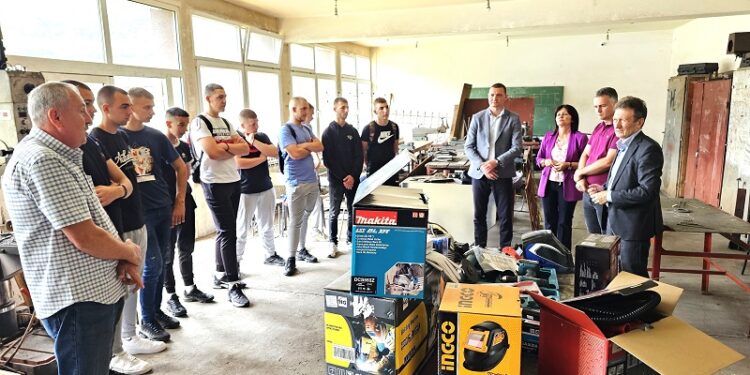 Општина Угљевик и УНДП помажу школство: ОПРЕМА ЗА ПРАКСУ