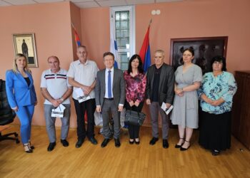 Дирљив гест начелника Угљевика: Просвјетари више од блага