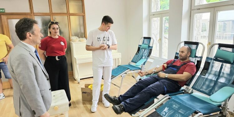 У Угљевику акција добровољног давалашта крви: Свим срцем у част Видовдана