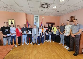 Начелник Угљевика наградио најбоље средњошколце: Препознат и вреднован марљив рад