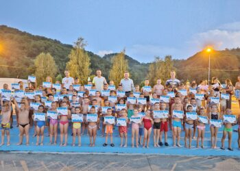 Бесплатна Школа пливања за најмлађе Угљевичане: Општина све финансирала