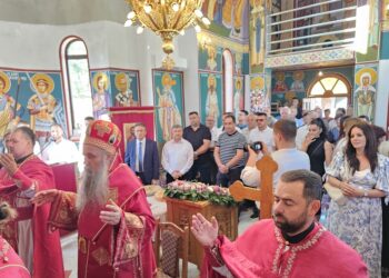 Слава храма у Горњој Трнови: Литургија, уздарја и љубав митрополита Фотија