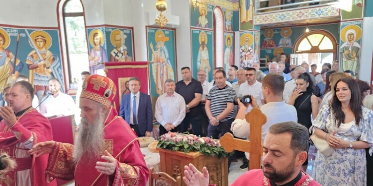 Слава храма у Горњој Трнови: Литургија, уздарја и љубав митрополита Фотија