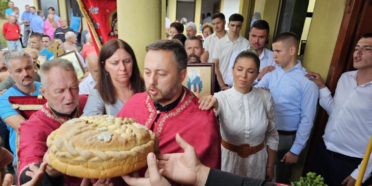 Коренита прославила храмовну славу: Служен парастос јунацима