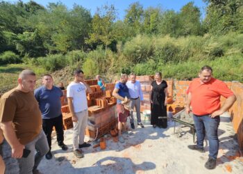 Цвјетко Ћирић донор бубрега добија кров над главом: Подршка општине Угљевик, Удружења жена „Рудар“ и људи добре воље