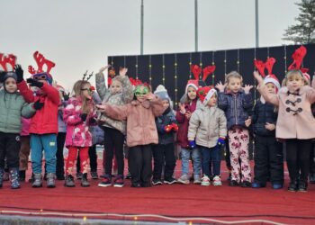 Новогодишња забава у Угљевику: Општина даровала пакетиће малишанима