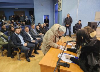 Угљевик не заборавља хероје: Породицама погинулих бораца и војним инвалидима уручено по 150 КМ поводом Божића