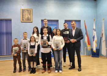 Светосавска академија у Угљевику: Општина наградила најбоље радове у част Светог Саве