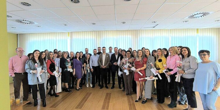 Осмомартовска честитка руководства општине Угљевик: НЕМА СВИЈЕТА БЕЗ ЖЕНА