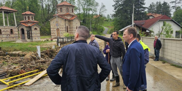 Невријеме изазвало материјалну штету у Угљевику: Поплављена четири и 14 помоћних објеката