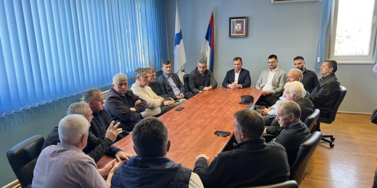 Васкршњи дар од 150 КМ за 72 угљевичка борца: Начелник Гајић указао им поштовање и захвалност