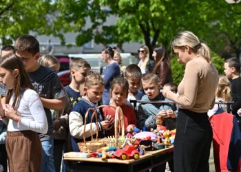 Одржан прољећни одрживи базар у Угљевику: Подршка грађана и локалне самоуправе
