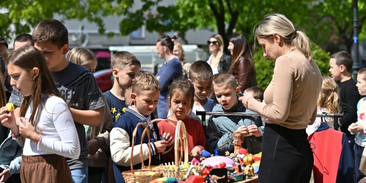 Одржан прољећни одрживи базар у Угљевику: Подршка грађана и локалне самоуправе