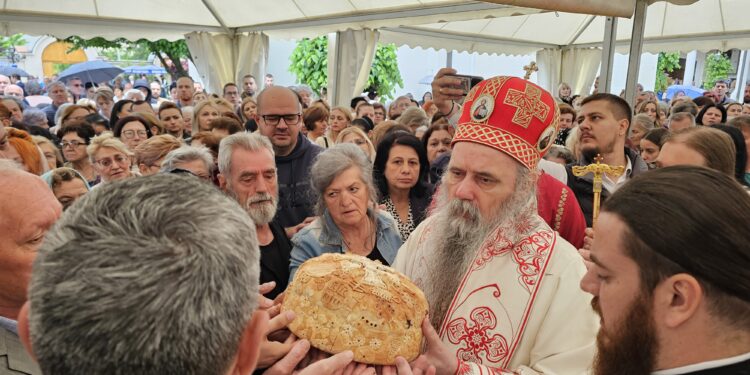 Митрополит Фотије: Свети Василије Острошки чини нас великим и небеским