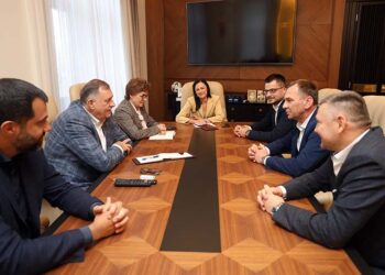 ПУНА ПОДРШКА ПРЕДСЈЕДНИКА ДОДИКА НАЧЕЛНИКУ УГЉЕВИКА ГАЈИЋУ И ЊЕГОВИМ САРАДНИЦИМА