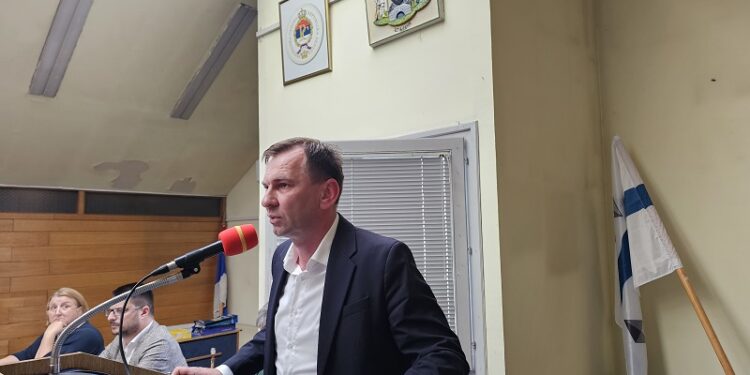 ДА ОПШТИНА ИДЕ НАПРИЈЕД: Нова угљевичка власт усвојила план за измирење дугова од претходног руководства