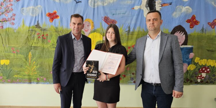 Вриједни и марљиви ђаци из Доње Трнове: Општина цијени знање