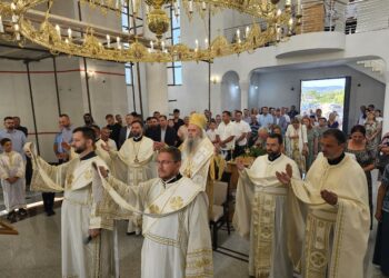 Митрополит Фотије на слави угљевичког храма: Позвао вјернике да чувају православље 