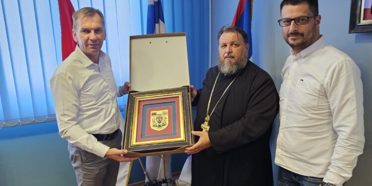 Начелник Угљевика испратио свешеника Топића на нову дужност:  Чврст у вјери, посвећен Богу и народу